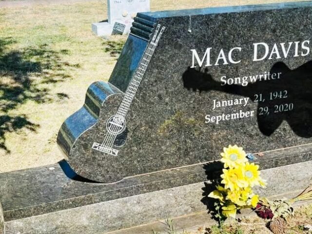 Lubbock: Mac Davis Gravesite