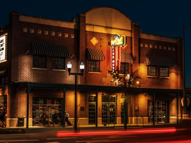 Tomball: Main Street Crossing