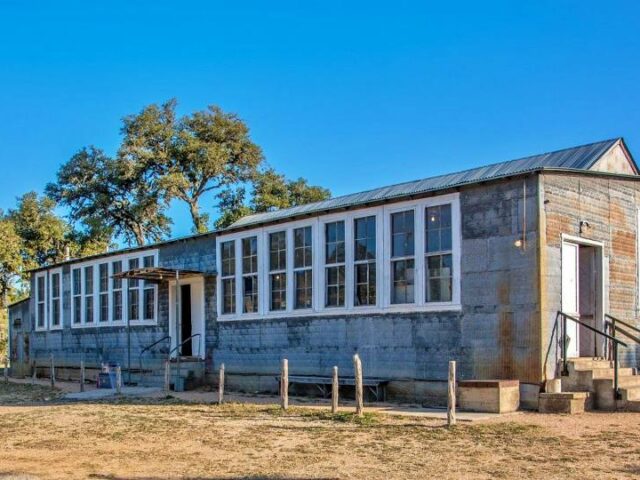 Blanco: Twin Sisters Dance Hall