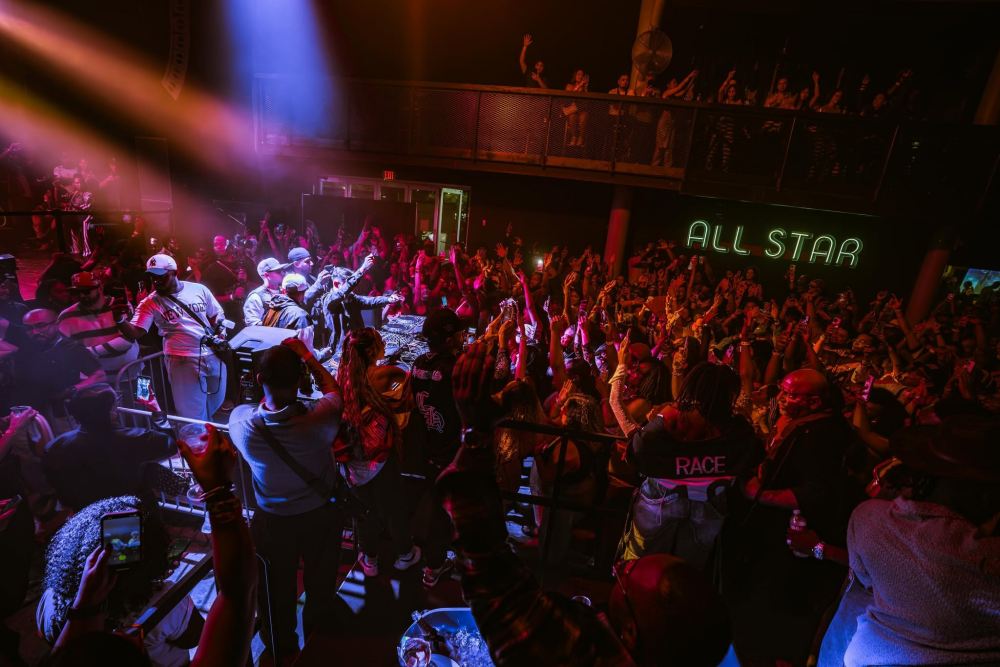 Houston: Warehouse Live