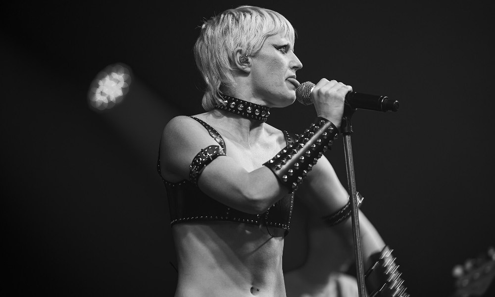 Amyl and the Sniffers performing live ahead of their Longhorn Ballroom show in Dallas