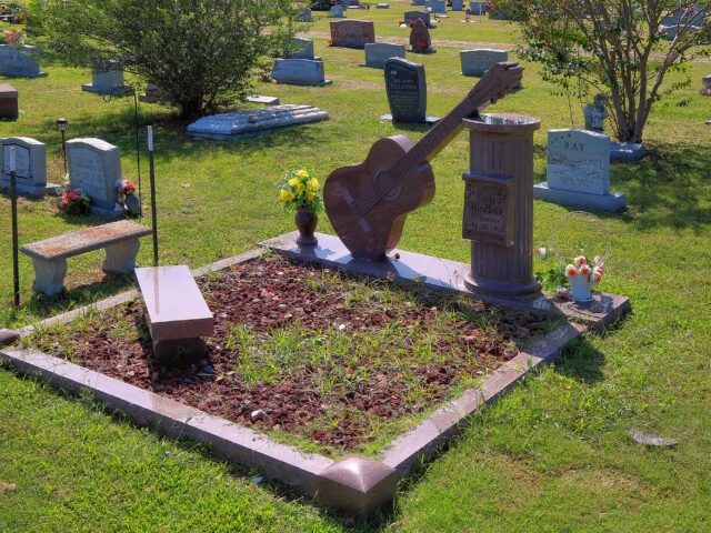 Mexia: Cindy Walker Gravesite