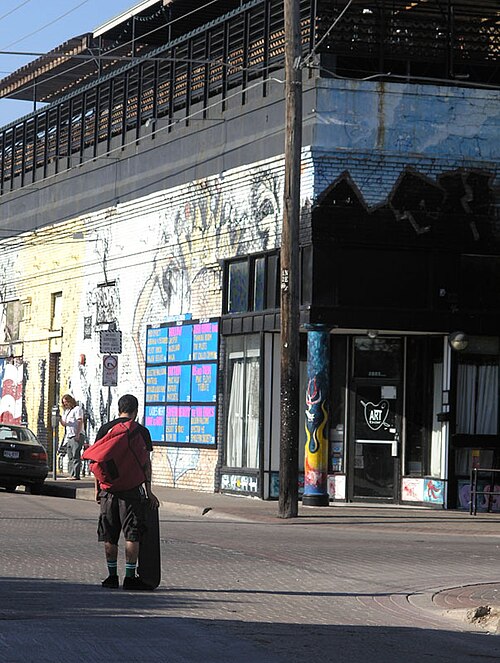 Deep Ellum Community Center — CC BY-SA 3.0 Drumguy8800 at English Wikipedia