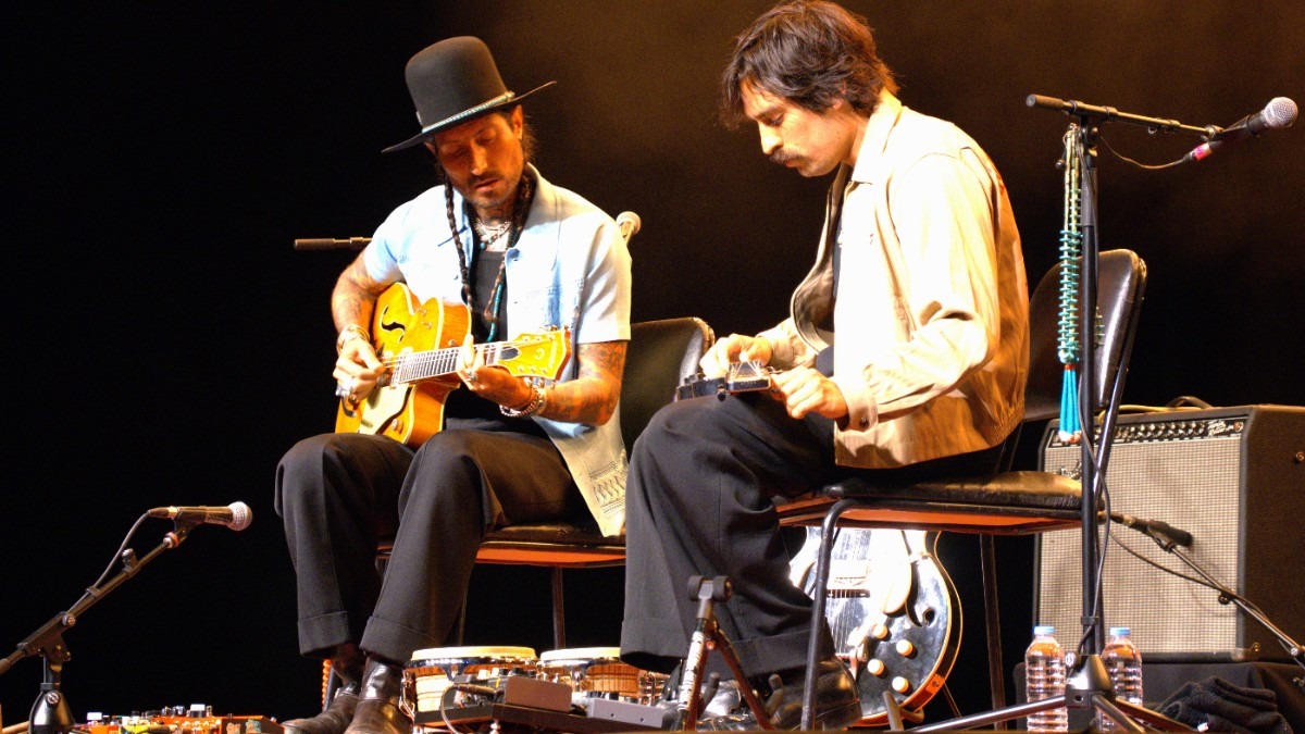 Hermanos Gutierrez performing live
