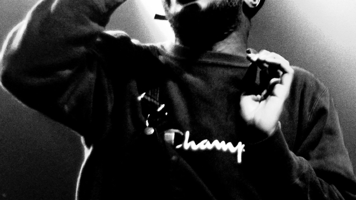 Isaiah Rashad performing live