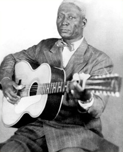 Huddie "Lead Belly" Ledbetter photographed by Alan Lomax, 1940s. Public domain.