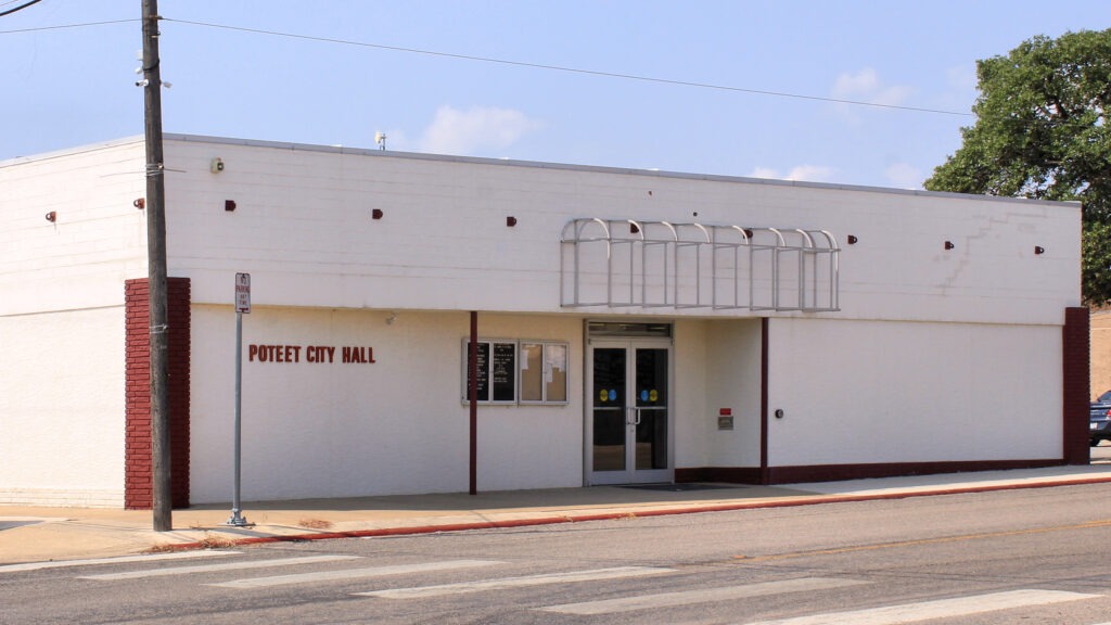 Poteet: George Strait Birthplace