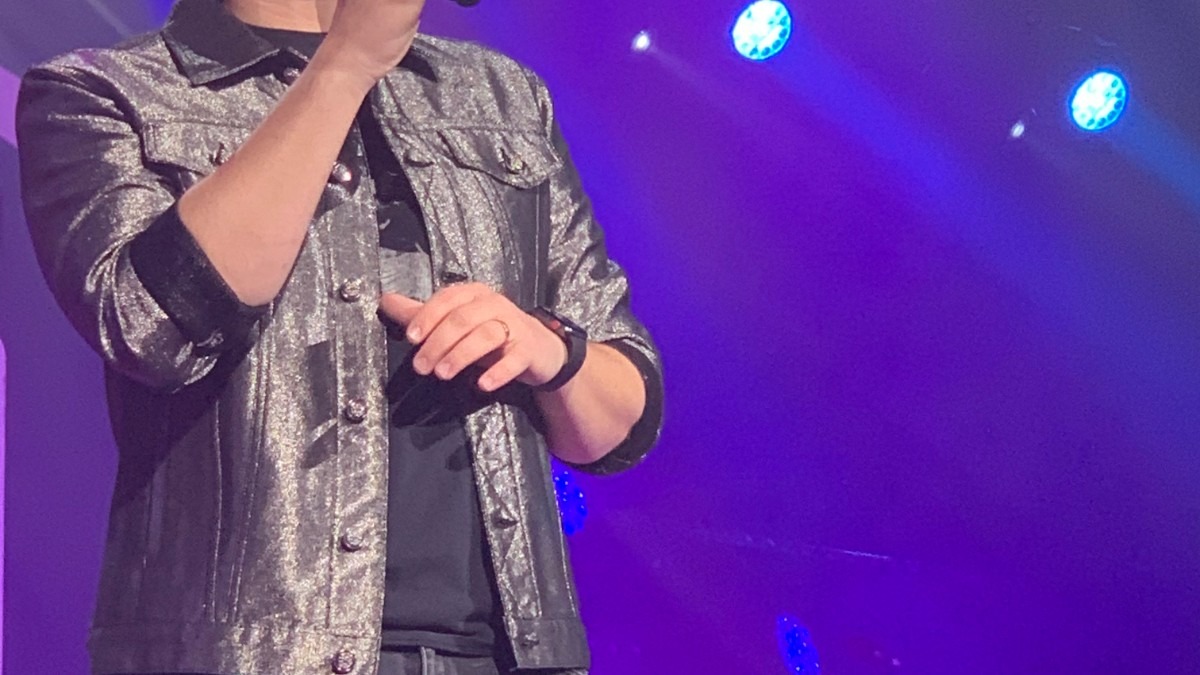 Scotty McCreery performing live