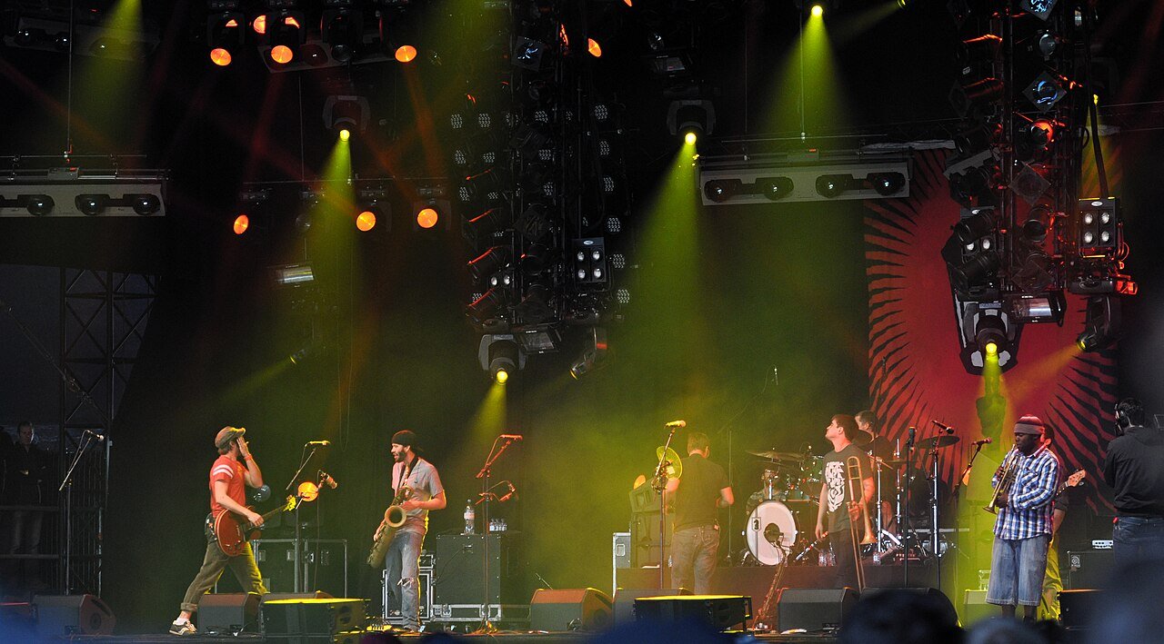 Streetlight Manifesto performing at Groezrock in 2013