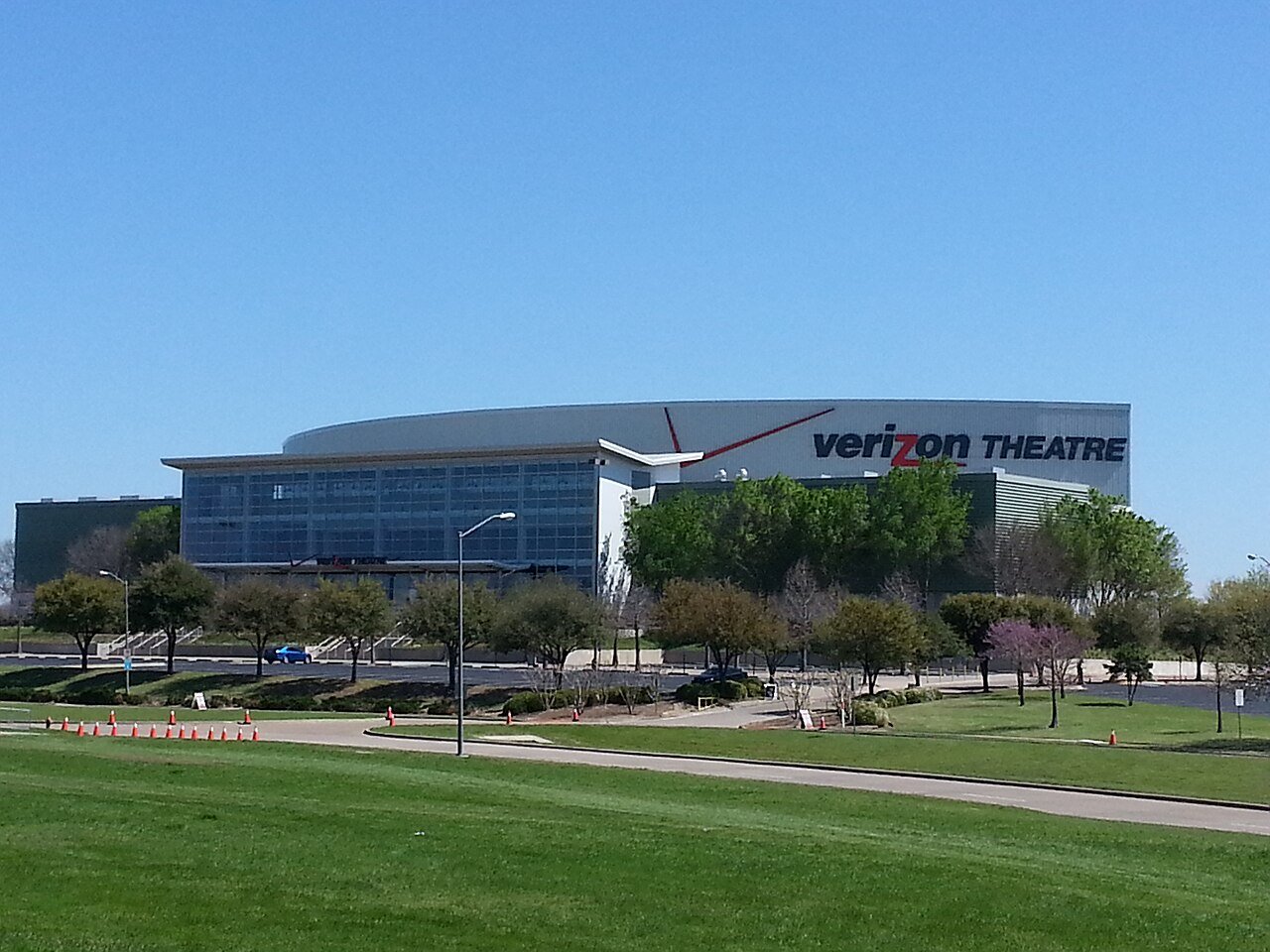 Exterior of the Grand Prairie concert theater