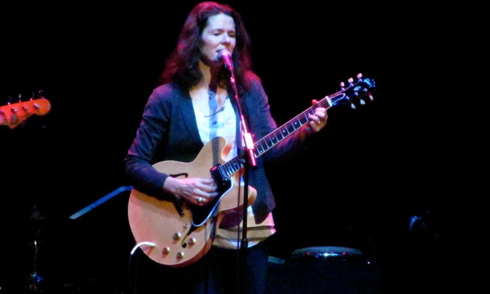 Edie Brickell of World Famous Pets performing live